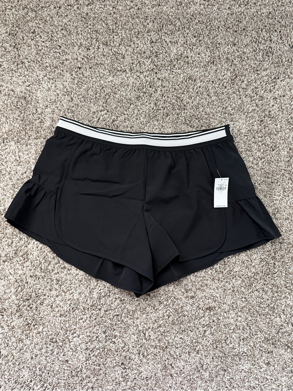 BNWT Old Navy Mid-Rise StretchTech Run Shorts -- 3-inch inseam